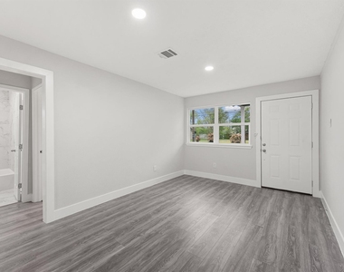4630 Clover Street - Photo Thumbnail 9