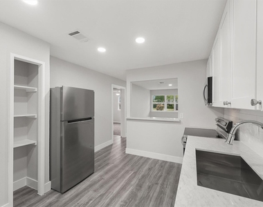 4630 Clover Street - Photo Thumbnail 15