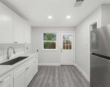 4630 Clover Street - Photo Thumbnail 12