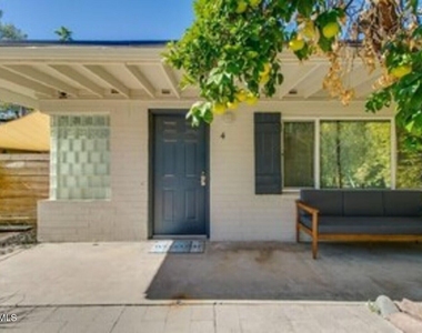830 E Maryland Avenue - Photo Thumbnail 2