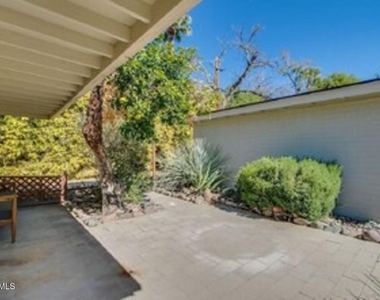 830 E Maryland Avenue - Photo Thumbnail 13