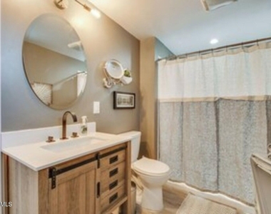 830 E Maryland Avenue - Photo Thumbnail 14