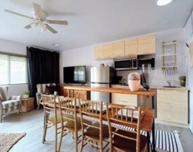 830 E Maryland Avenue - Photo Thumbnail 8