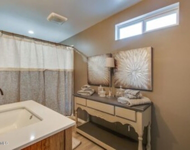 830 E Maryland Avenue - Photo Thumbnail 15