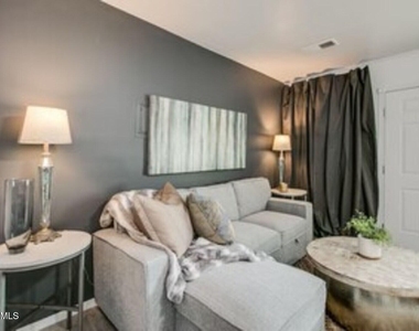 830 E Maryland Avenue - Photo Thumbnail 4
