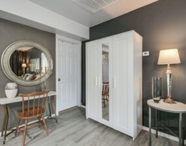 830 E Maryland Avenue - Photo Thumbnail 6