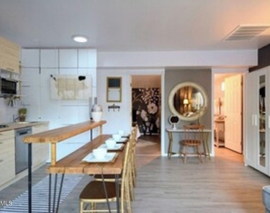 830 E Maryland Avenue - Photo Thumbnail 7