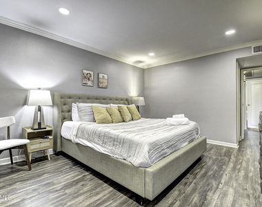 7625 E Camelback Road - Photo Thumbnail 18