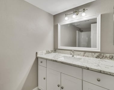 260 W 8th Avenue - Photo Thumbnail 15