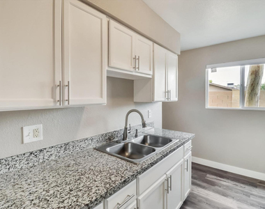260 W 8th Avenue - Photo Thumbnail 9