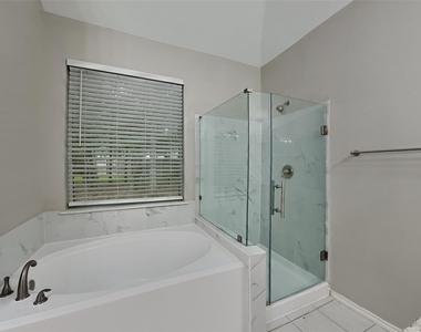 18407 Lost Maples Court - Photo Thumbnail 7
