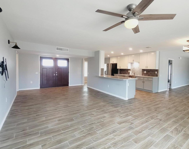14014 N Cameo Drive - Photo Thumbnail 7