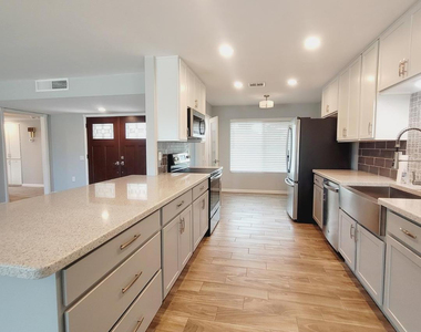 14014 N Cameo Drive - Photo Thumbnail 8