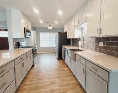 14014 N Cameo Drive - Photo Thumbnail 9