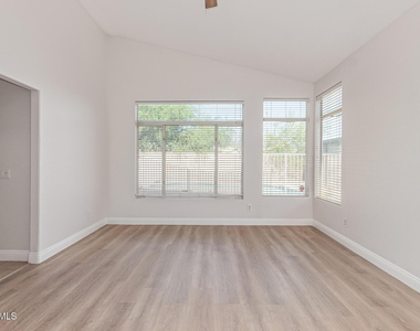 15213 N 55th Way - Photo Thumbnail 20