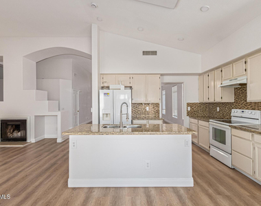 15213 N 55th Way - Photo Thumbnail 17