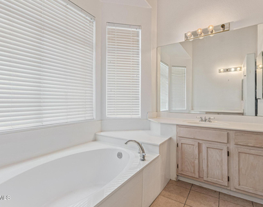 15213 N 55th Way - Photo Thumbnail 24