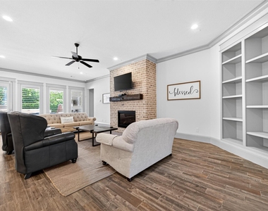 2072 Laurie Darlin Drive - Photo Thumbnail 8