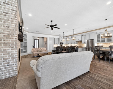 2072 Laurie Darlin Drive - Photo Thumbnail 7