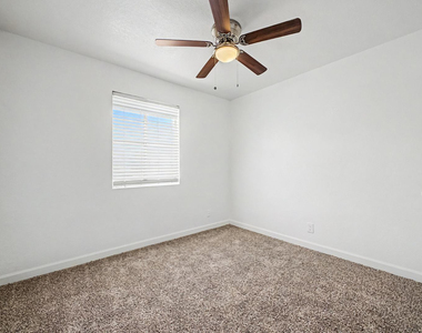 3519 W Orchid Lane - Photo Thumbnail 21