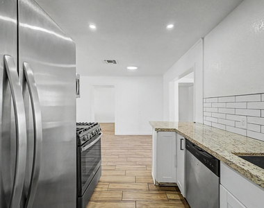 3519 W Orchid Lane - Photo Thumbnail 15