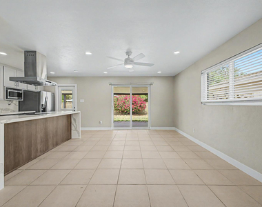 8730 E Rancho Vista Drive - Photo Thumbnail 7