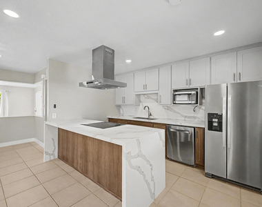 8730 E Rancho Vista Drive - Photo Thumbnail 3