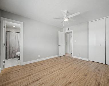 8730 E Rancho Vista Drive - Photo Thumbnail 12