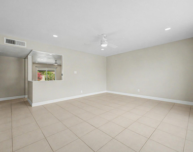 8730 E Rancho Vista Drive - Photo Thumbnail 9
