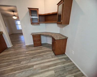 1612 N 201st Avenue - Photo Thumbnail 5