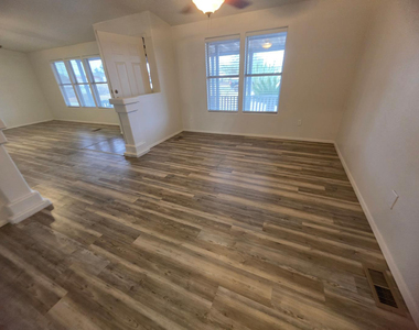 1612 N 201st Avenue - Photo Thumbnail 11