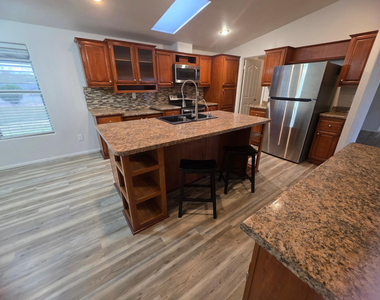 1612 N 201st Avenue - Photo Thumbnail 3
