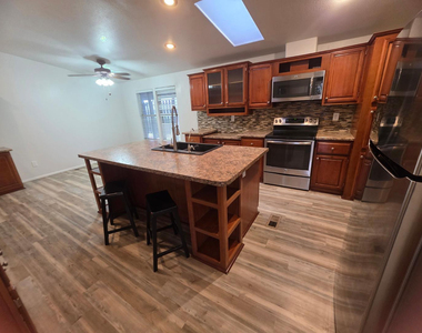 1612 N 201st Avenue - Photo Thumbnail 7