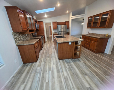 1612 N 201st Avenue - Photo Thumbnail 6
