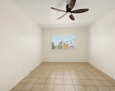 3033 E Devonshire Avenue - Photo Thumbnail 17