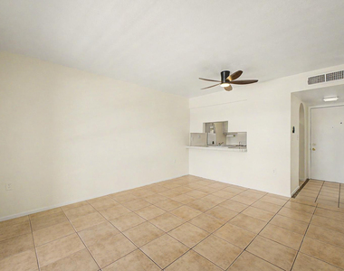 3033 E Devonshire Avenue - Photo Thumbnail 8