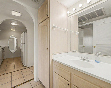 3033 E Devonshire Avenue - Photo Thumbnail 24