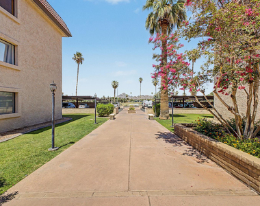 3033 E Devonshire Avenue - Photo Thumbnail 1