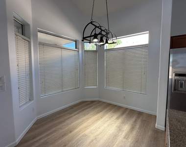 2665 N 137th Avenue - Photo Thumbnail 5