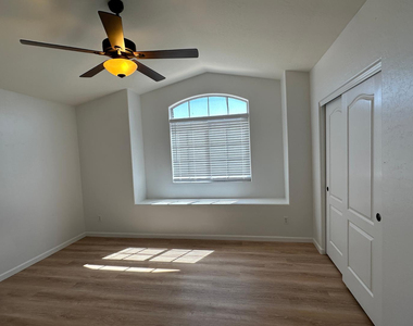 2665 N 137th Avenue - Photo Thumbnail 8