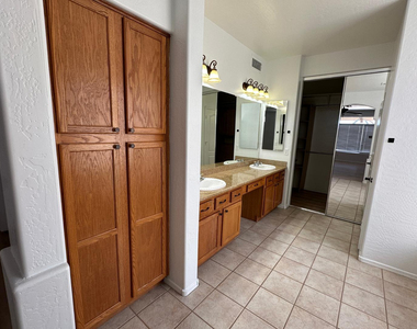 2665 N 137th Avenue - Photo Thumbnail 10