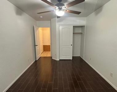 2665 N 137th Avenue - Photo Thumbnail 7