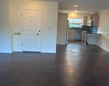 7718 E Meadowbrook Avenue - Photo Thumbnail 2