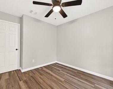 3318 Kentwood Drive - Photo Thumbnail 27