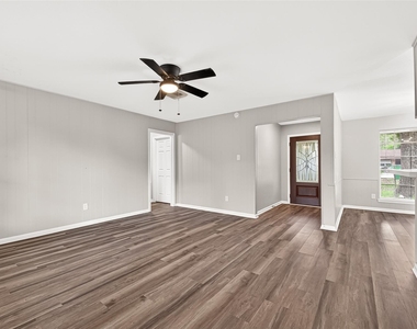 3318 Kentwood Drive - Photo Thumbnail 19