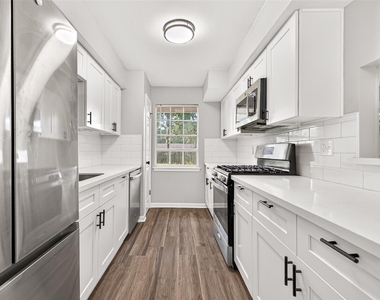 3318 Kentwood Drive - Photo Thumbnail 11
