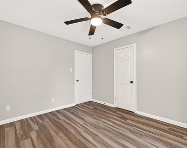 3318 Kentwood Drive - Photo Thumbnail 24