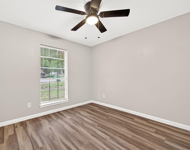 3318 Kentwood Drive - Photo Thumbnail 22