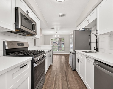 3318 Kentwood Drive - Photo Thumbnail 15