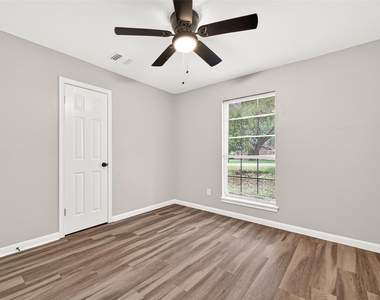 3318 Kentwood Drive - Photo Thumbnail 25